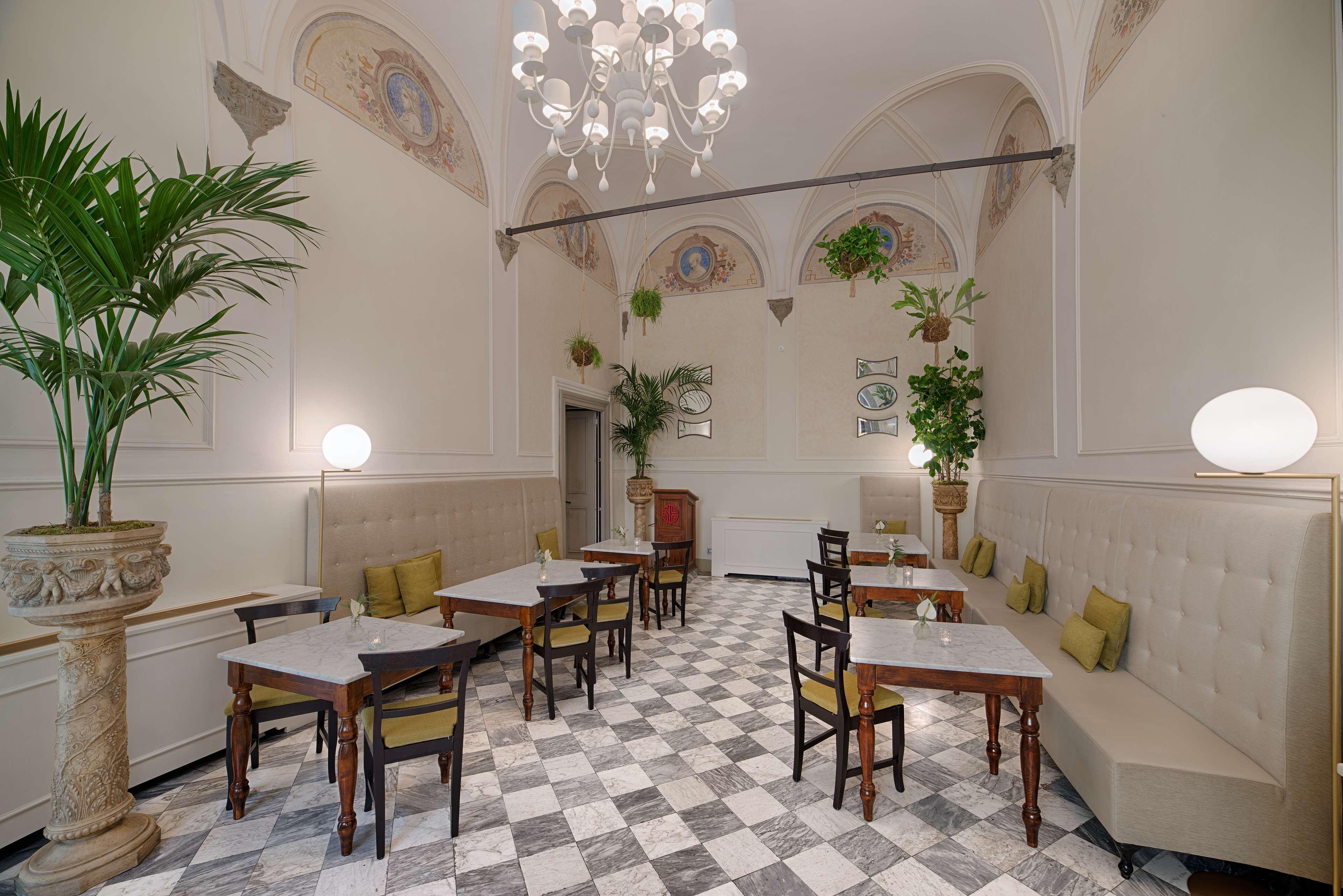 Hotel NH Collection Firenze Porta Rossa Esterno foto The interior of the Caffè San Marco