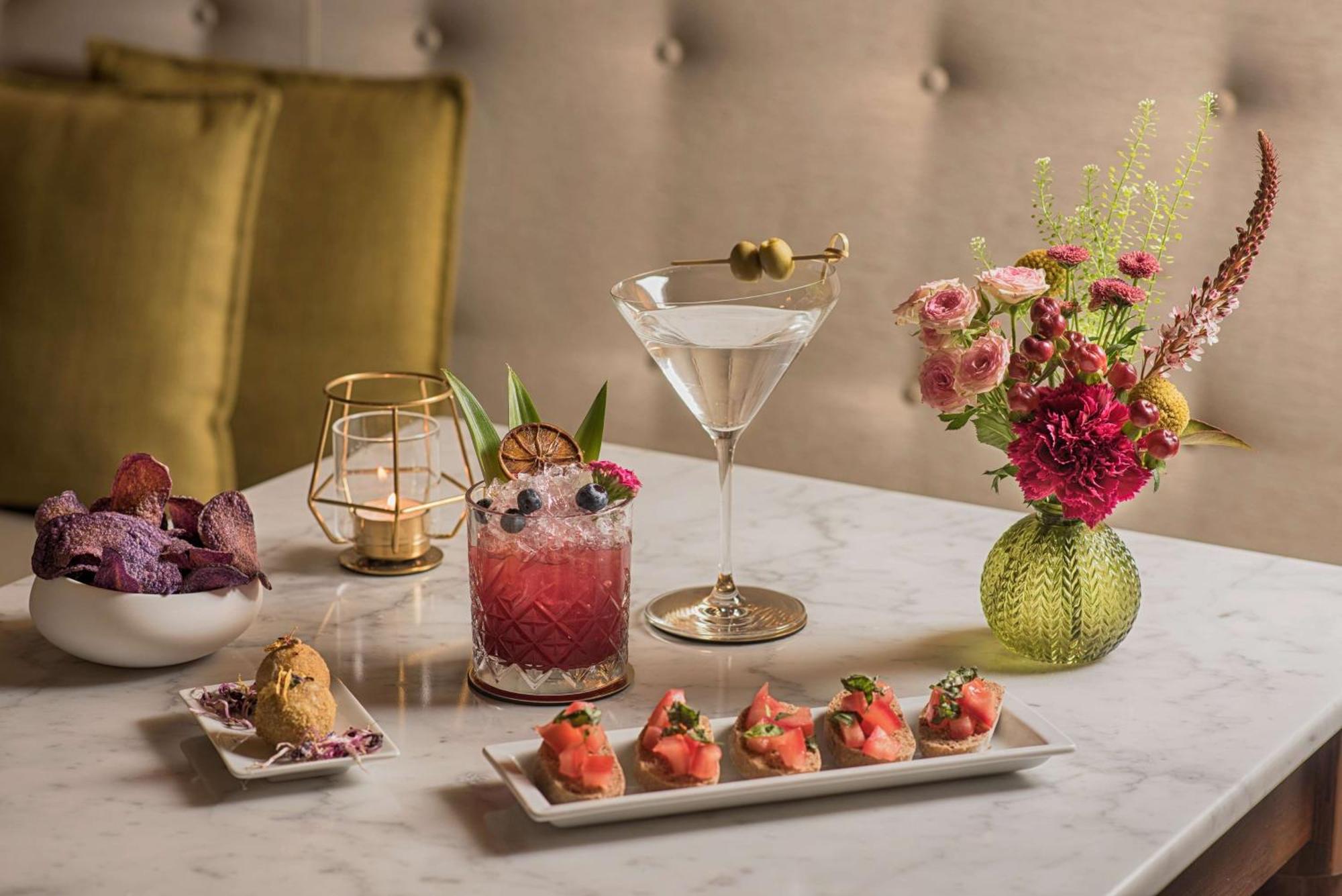 Hotel NH Collection Firenze Porta Rossa Esterno foto The bar at the London West Hollywood