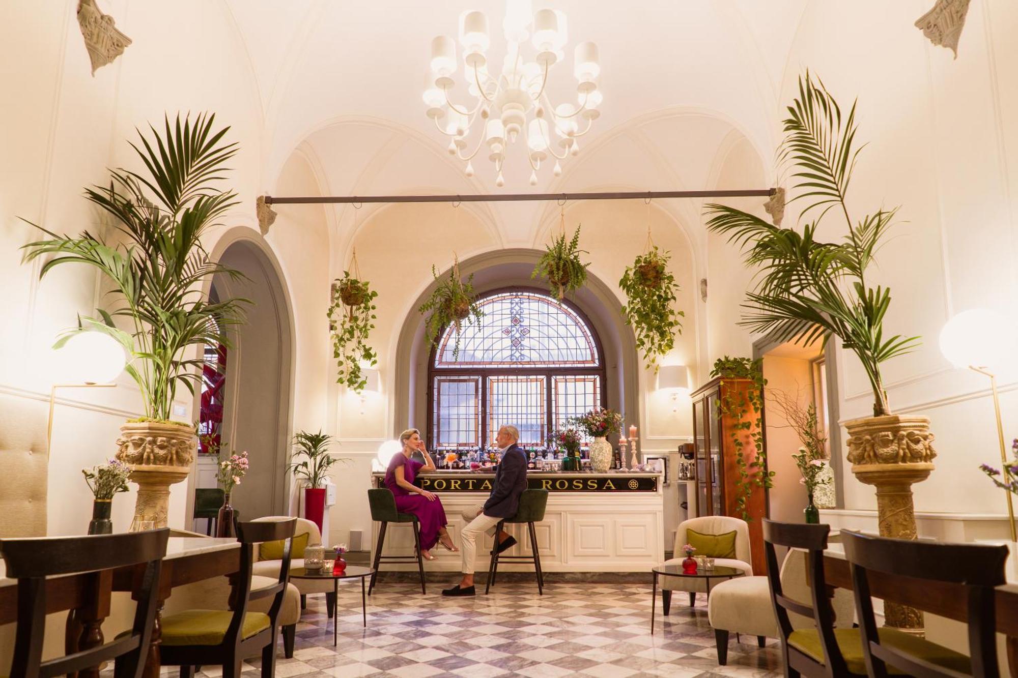 Hotel NH Collection Firenze Porta Rossa Esterno foto The bar at the Hotel de Russie